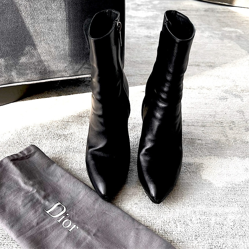 Christian Dior "Diorissimo" black leather ankle
boots size 38